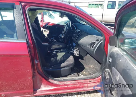 2013 Chrysler 200 Lx z USA, uszkodzony, nr VIN 1C3CCBAB1DN670606